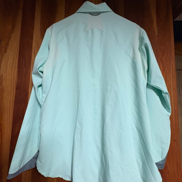 Beautiful light turquoise Under Armour sport shirt - Picture 3 of 5